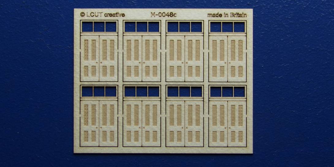 M 00-48c OO gauge kit of 8 double doors with square transom type 3 Kit of 8 double doors with square transom type 3.
